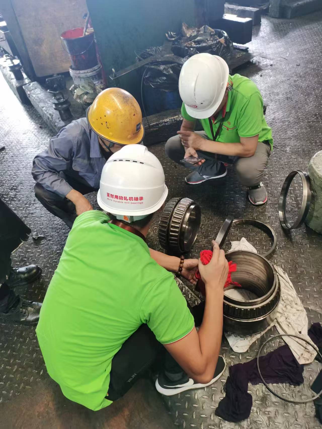 轧机用四列圆柱滚子轴承的使用寿命提升与精度保障策略